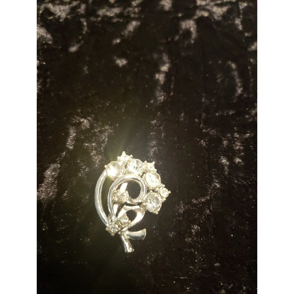 Silver Tone Crystal Rhinestone Brooch Pin Jewelry Costume Ornate Scroll Casual